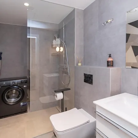 Revalia Lastekodu Bus-station Airport *