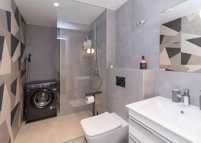 Revalia Lastekodu Bus-station Airport *