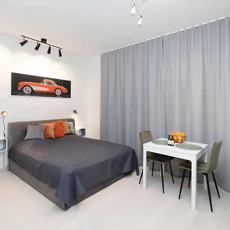 Revalia Lastekodu Bus-station Airport